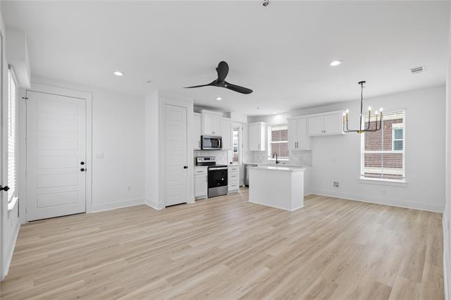 Building Photo - 206 S Village Way