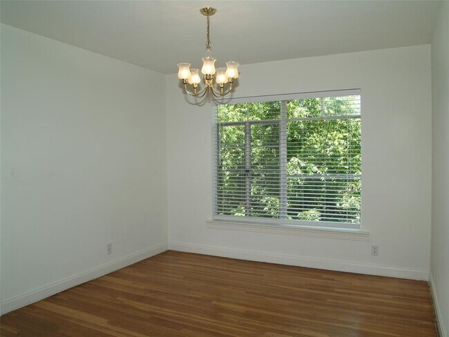 Building Photo - 3206 Tom Green St