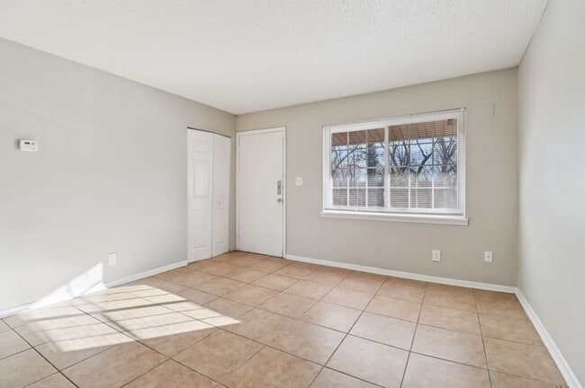 Living Area - Eagle Trace Apartments