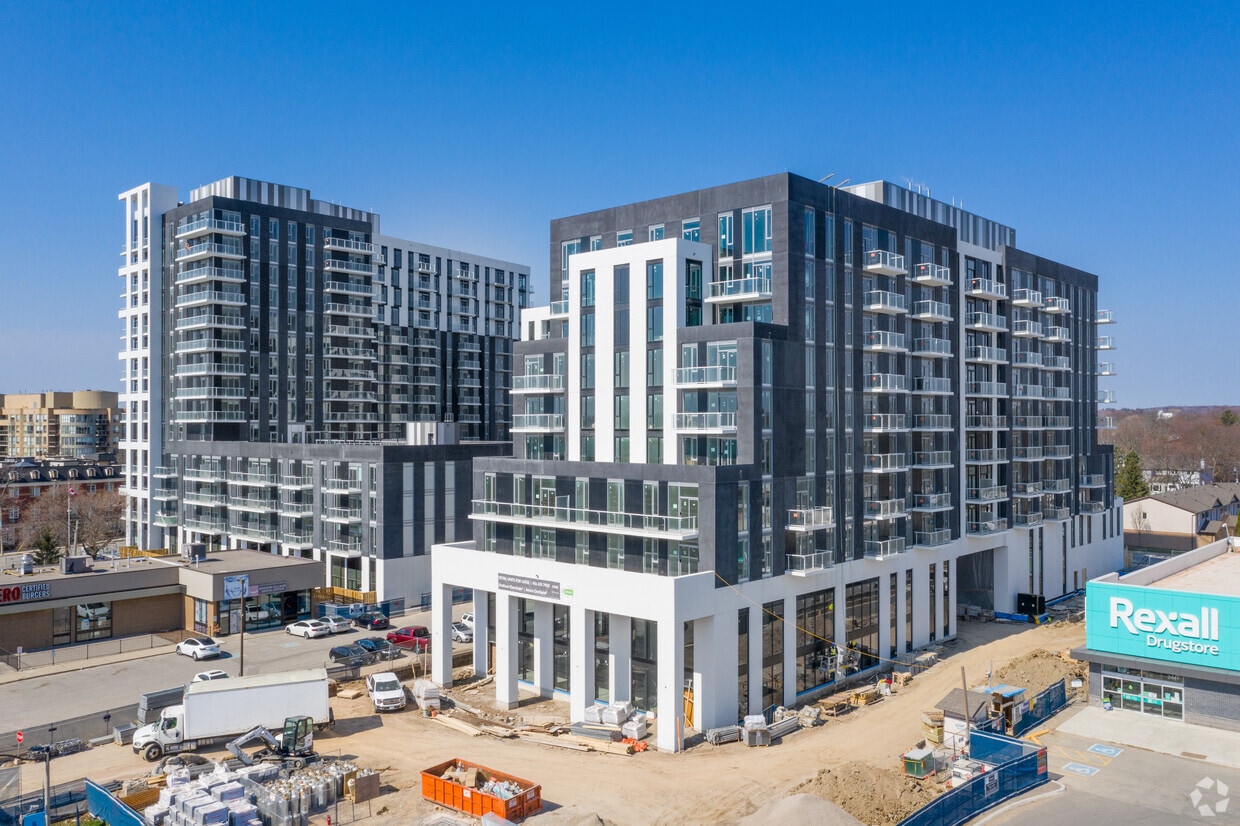 The Village Bronte Harbour Apartments 125133 Bronte Rd Oakville, ON