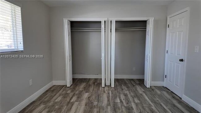Building Photo - 220 SW 80th Ave