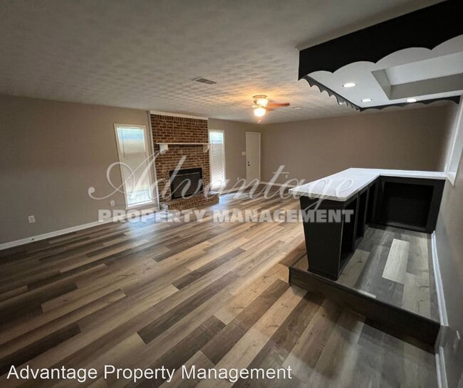 Building Photo - 3 br, 2 bath House - 308 Summerwood Dr.