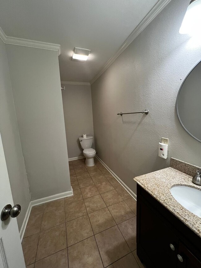 Building Photo - 3 Bedroom, 2 Bathroom, Brick Home with large yard