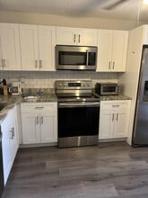 Building Photo - 5048 Heatherhill Ln