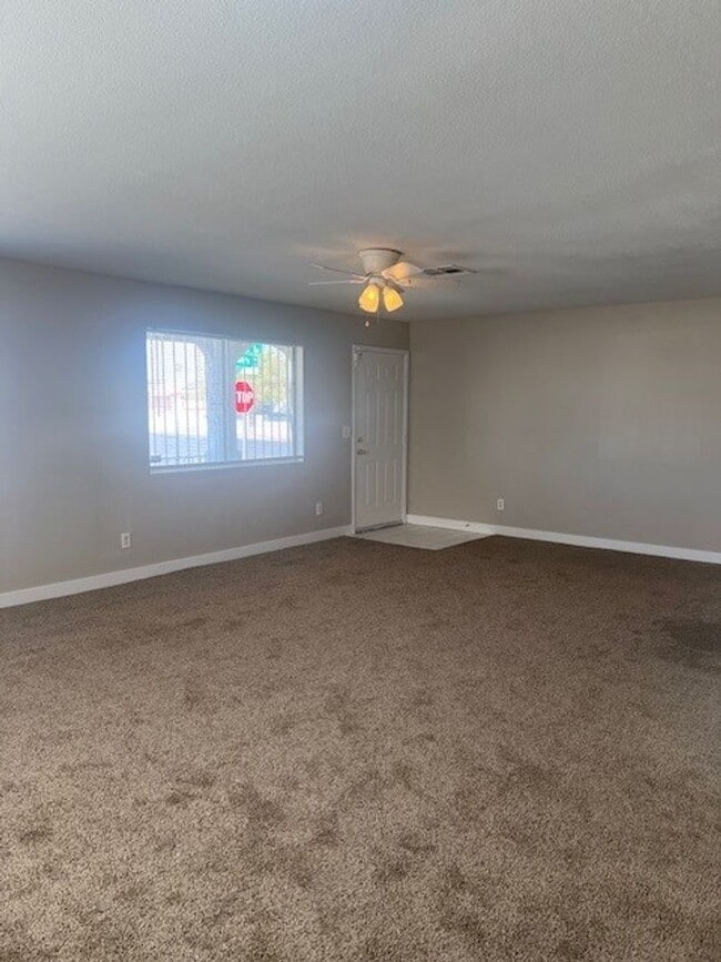 Building Photo - Single Story Home Ready for Move In