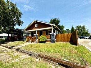 Building Photo - 1007 S Quincy Ave