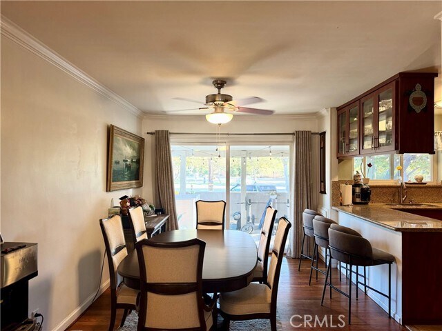 Foto del edificio - 3210 Merrill Dr
