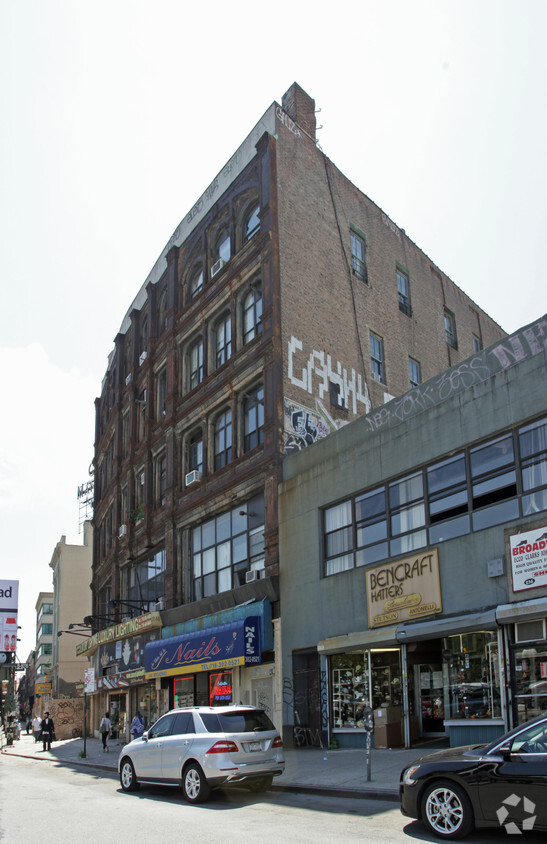 Foto del edificio - 242 Broadway