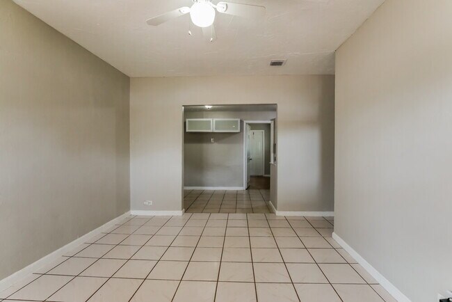 Foto del edificio - 2445 NW 159th St