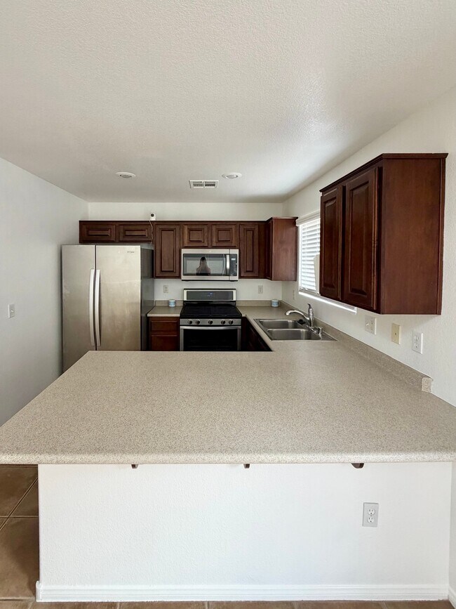 Foto del edificio - 5013 Tioga Pass Ave