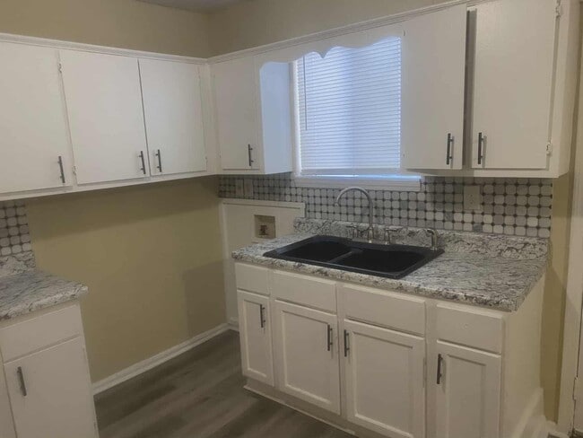 Foto del edificio - 95 W Mallory Ave