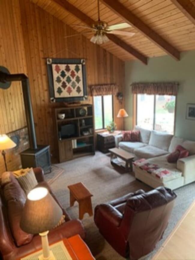 Building Photo - Live in Beautiful Sisters Oregon for the W...