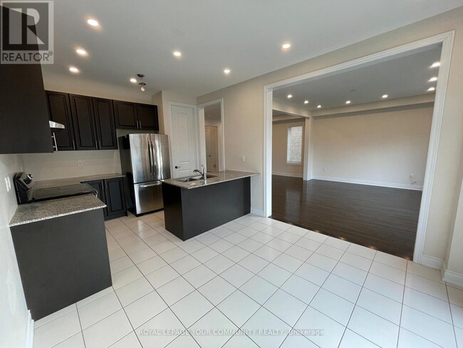 Photo du bâtiment - 306 Cedar Hedge Rd