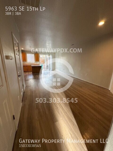 Foto del edificio - 5963 SE 15th Loop