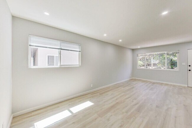 Building Photo - 1627 Sixth Avenue-02