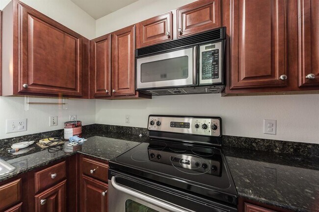 Building Photo - 7575 Kirby Dr