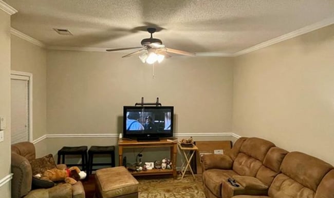 Building Photo - 3 Bed/2 Bath