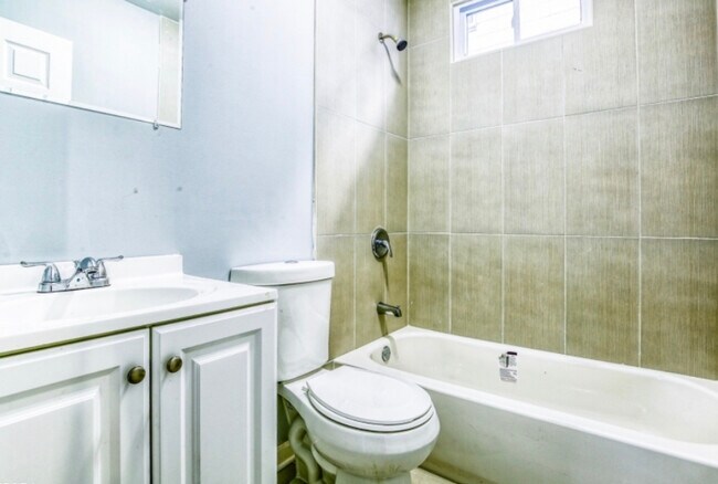 Foto del edificio - 52 Montrose Ter