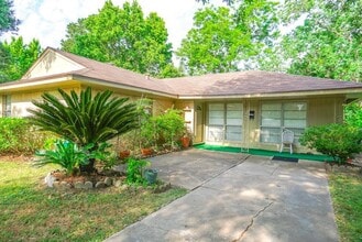 Building Photo - 10302 Woodwind Dr