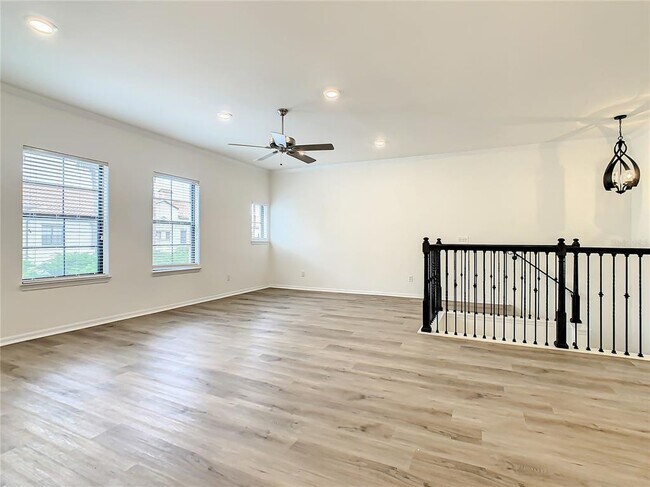 Building Photo - 1001 Via Santae Ln