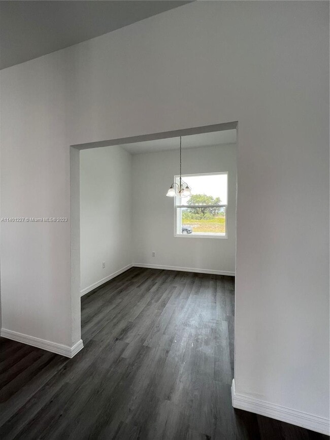 Building Photo - 1146 N Saturn Cir