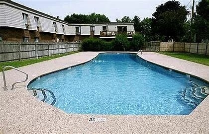 Pool - 9 Hallmark Gdns