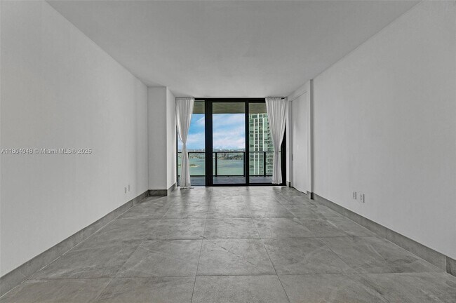 Foto del edificio - 650 NE 32nd St