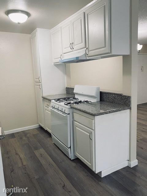 Building Photo - 14400 Vose St