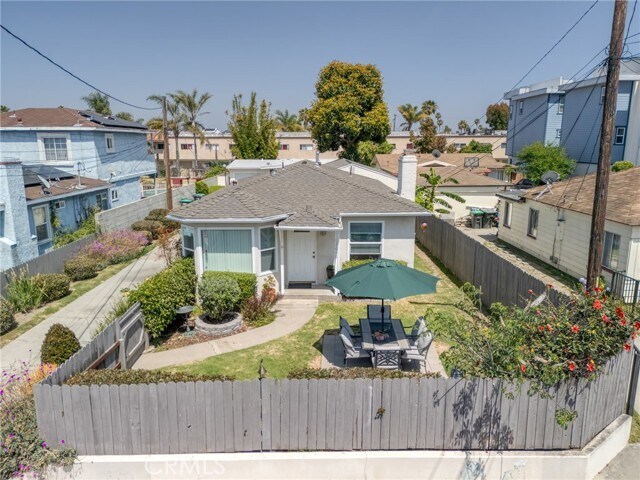 Foto del edificio - 2080 Maple Ave