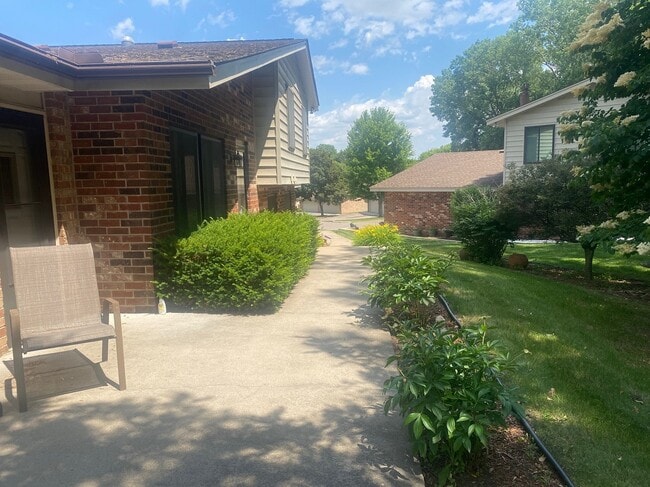 Building Photo - 9720 Cimarron Cir