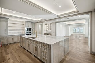 Building Photo - 1717 Bissonnet St