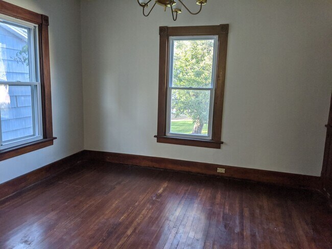 Building Photo - 4 bedroom home