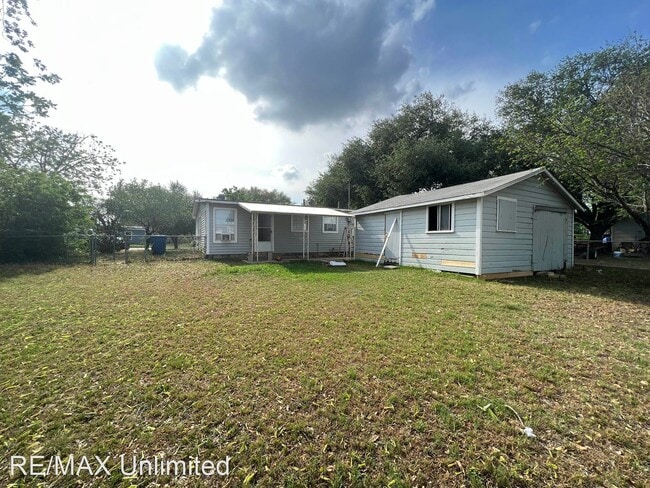 Building Photo - 3 br, 1 bath House - 210 Adelphia Ave