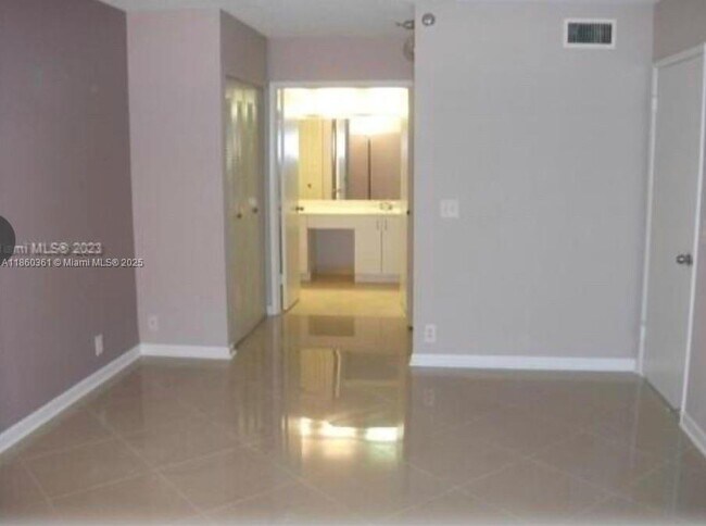 Foto del edificio - 3300 NE 191st St