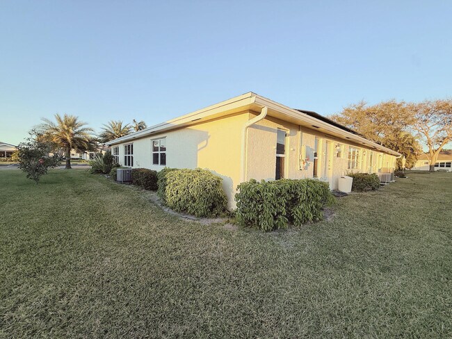 Foto del edificio - 5301 Lakefront Blvd