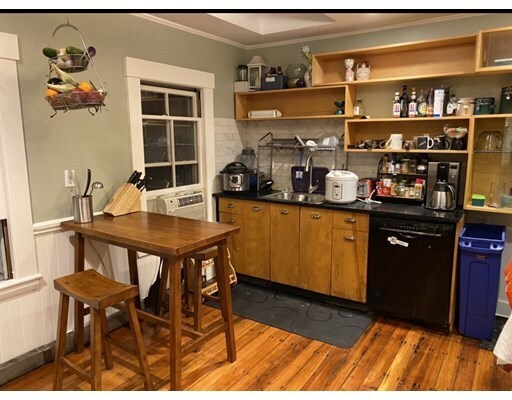 Building Photo - 12 Antrim St