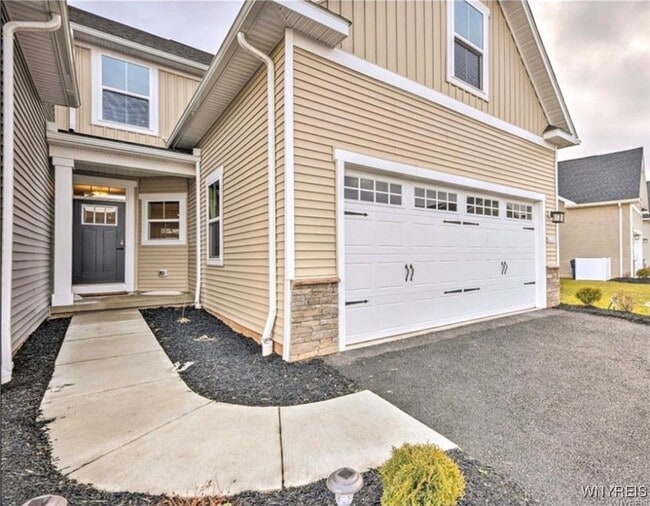 Building Photo - 173 Sandstone Cir