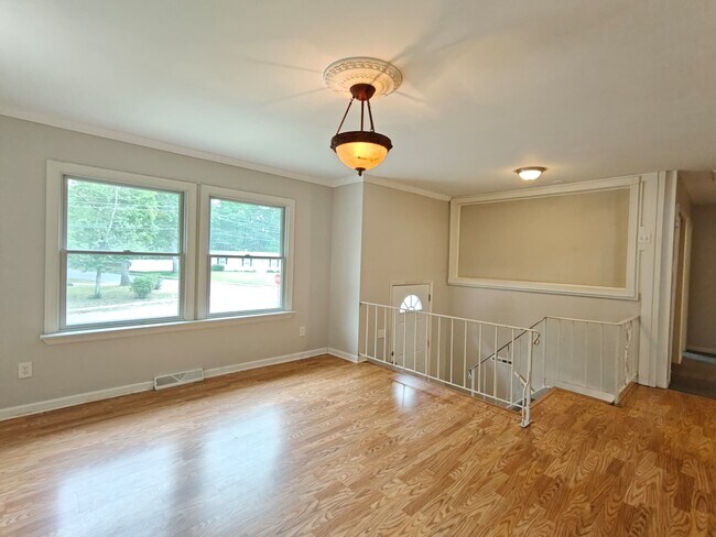 Building Photo - 252 Terry Ln
