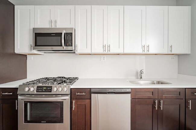 Foto del edificio - 5162 W Montrose Ave