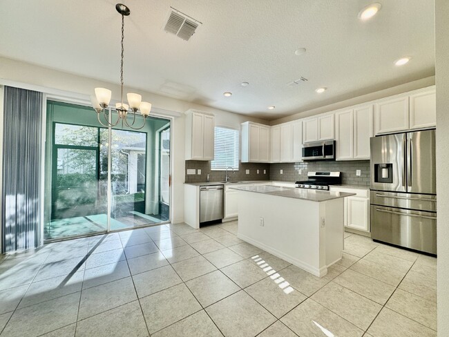 Foto del edificio - "Charming 3-Bedroom Retreat in Lithia, FL ...