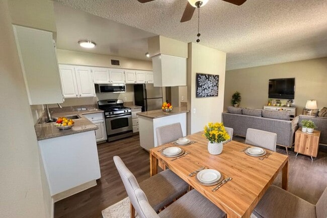 Foto del interior - Riverside Gardens