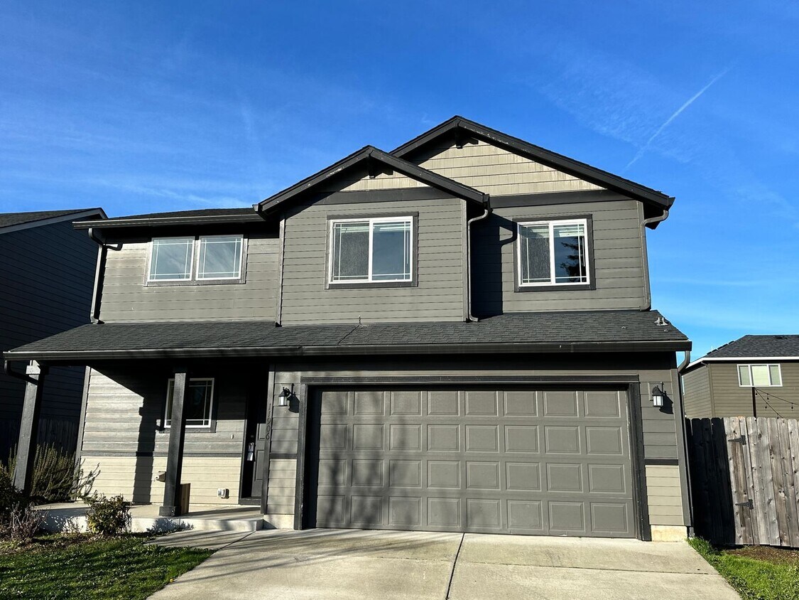 Foto principal - Charming Newer Home in Great Neighborhood