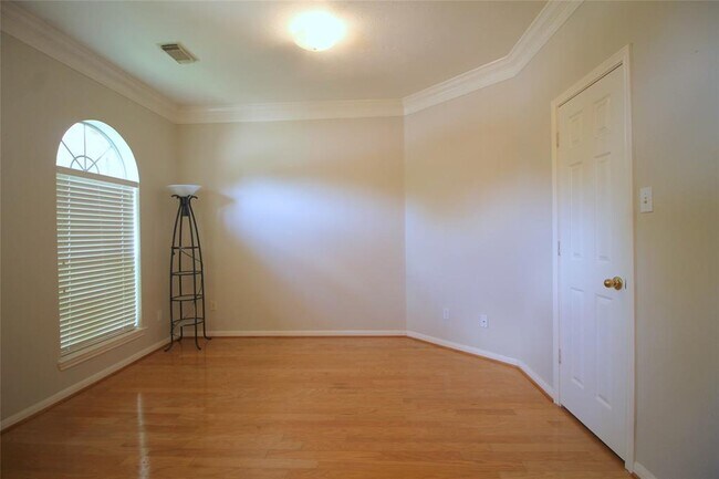 Building Photo - 818 Presley Way