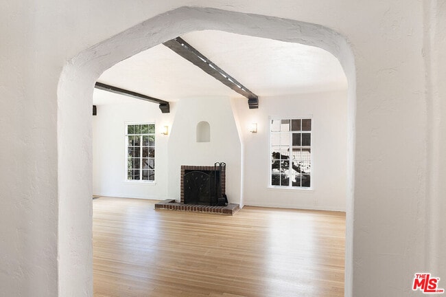 Foto del edificio - 342 N Orange Dr