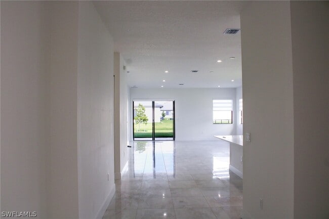 Building Photo - 5062 Alonza Ave