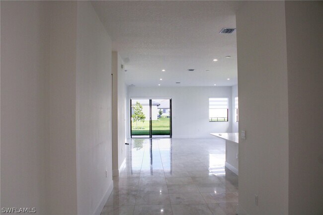 Foto del edificio - 5062 Alonza Ave