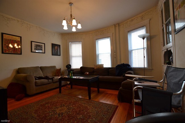 Foto del edificio - 3 br, 1 bath Apartment - 41 Easton St # 1DB