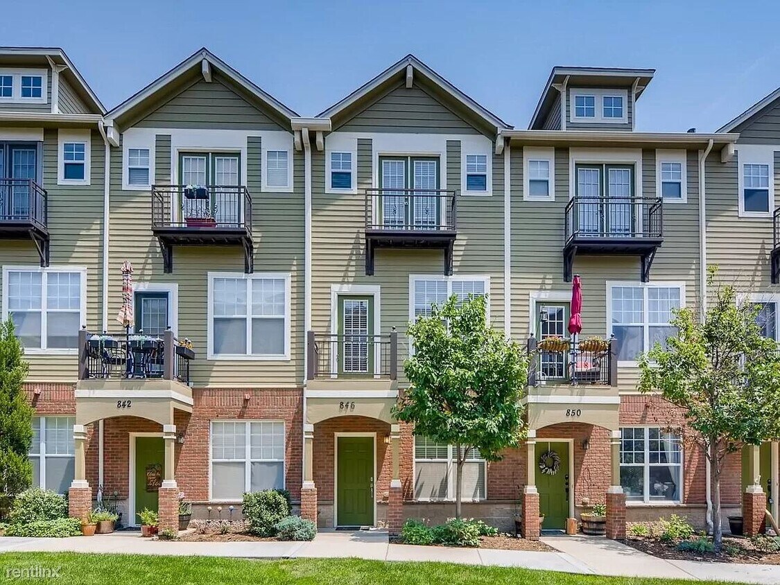 Primary Photo - 2 br, 3 bath Townhome - 846 Victoria Ridge Pt