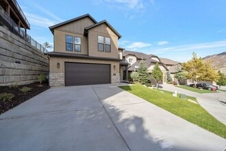 Building Photo - 1233 Delacroix Dr