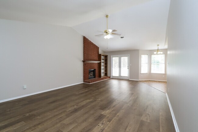 Foto del edificio - 2106 Cherry Creek Cir